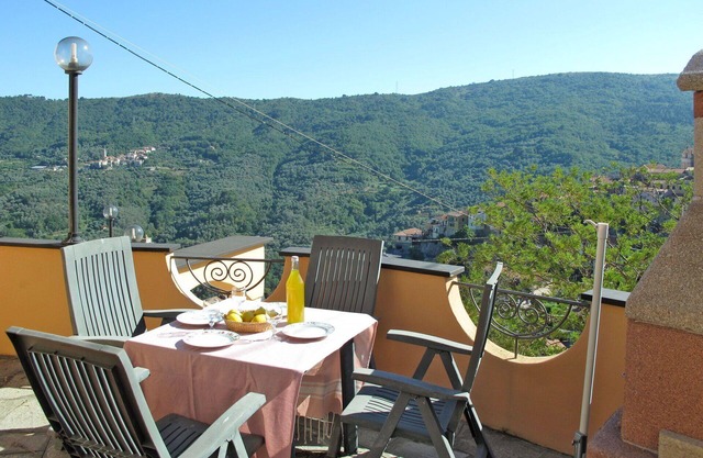 Acogedor apartamento para 5 personas con WIFI, TV, terraza, vista panorámica y aparcamiento