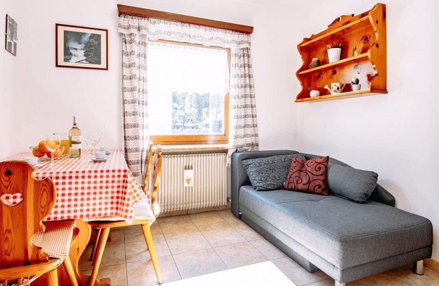 Lovely apartment for 2 guests with TV, pets allowed and parking