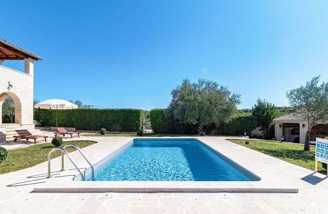 Acogedor apartamento con WIFI, piscina, A/C, TV, terraza, mascotas permitida y aparcamiento