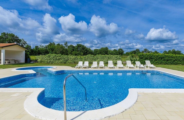 Precioso apartamento para 4 personas con A/C, WIFI, piscina, TV, terraza y aparcamiento