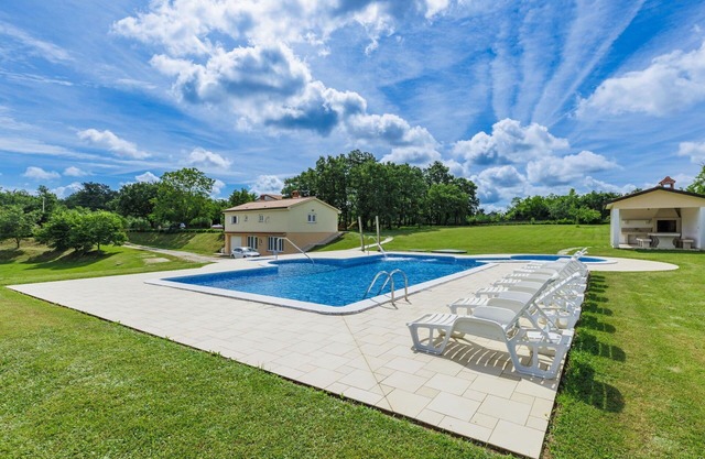 Hermoso apartamento para 4 personas con piscina, WIFI, A/C, TV, terraza y aparcamiento