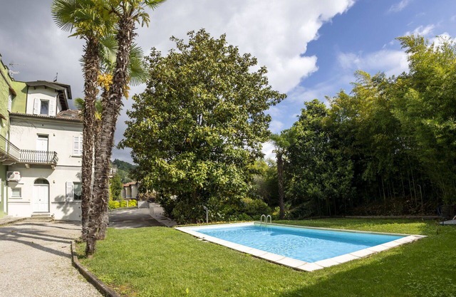 Acogedor apartamento para 4 personas con A/C, piscina, TV, balcón y aparcamiento