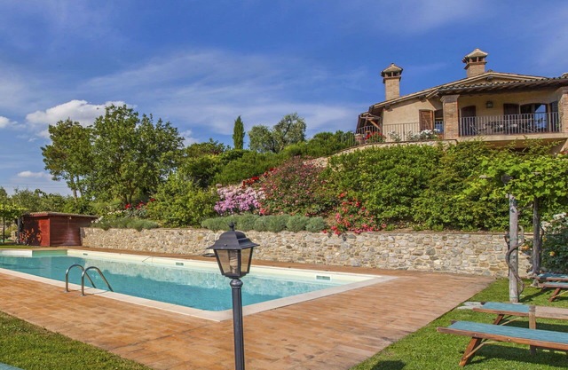 Bonito apartamento para 4 personas con piscina, WIFI, TV, patio, mascotas permitida y aparcamiento