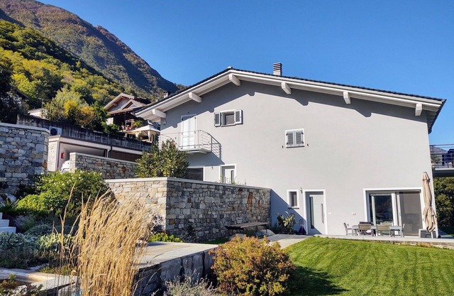 Bonito apartamento para 4 personas con WIFI, A/C, TV, patio y aparcamiento