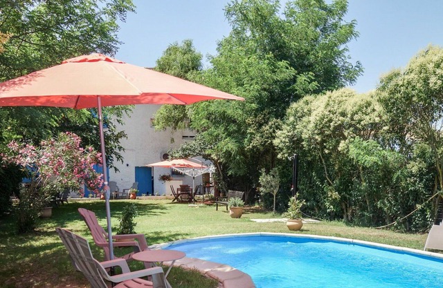 Hermoso apartamento con piscina privada, A/C, WIFI, TV, patio, mascotas permitida y aparcamiento