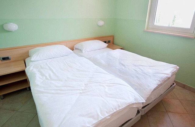 Bonito apartamento con A/C, piscina, TV, balcón, mascotas permitida y aparcamiento
