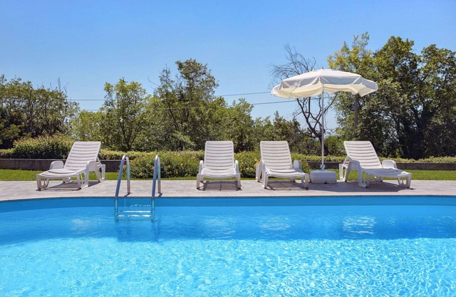 Hermoso apartamento para 6 personas con WIFI, A/C, piscina, TV, terraza y aparcamiento