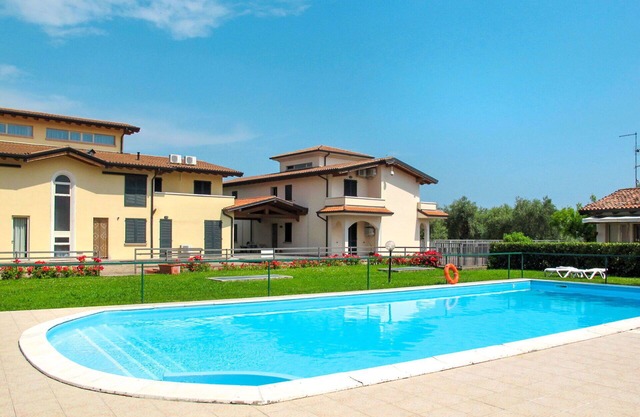 Precioso apartamento con WIFI, A/C, piscina, TV, patio, mascotas permitida y aparcamiento