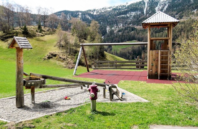 Lovely apartment for 7 people with WIFI, TV, balcony and parking
