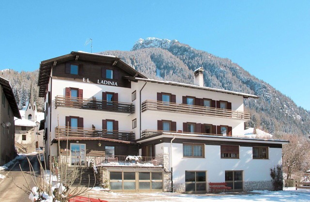 Hermoso apartamento para 7 personas con WIFI, TV, patio, mascotas permitida y aparcamiento