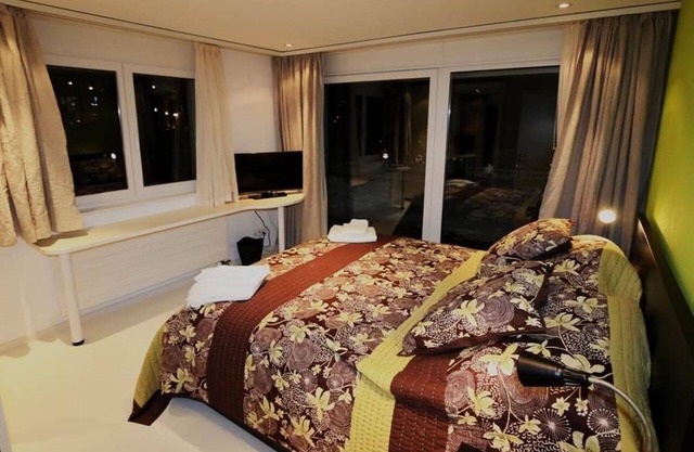 Lovely apartment for 8 people with WIFI and balcony