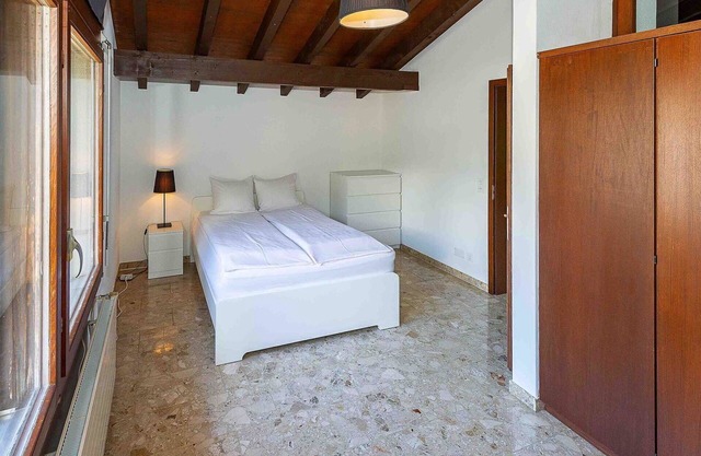 Precioso apartamento para 6 personas con WIFI, TV y balcón