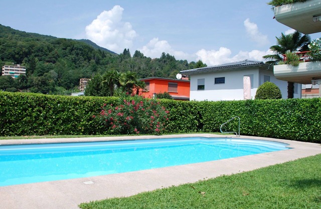 Hermoso apartamento para 4 personas con WIFI, piscina, TV, patio, mascotas permitida y aparcamiento