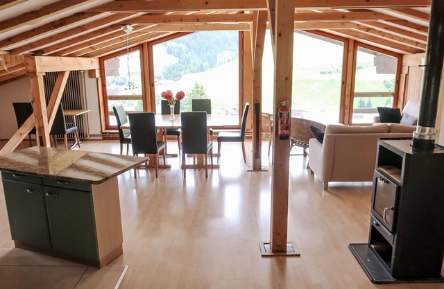 Hermoso apartamento para 7 personas con balcón, vista panorámica y aparcamiento