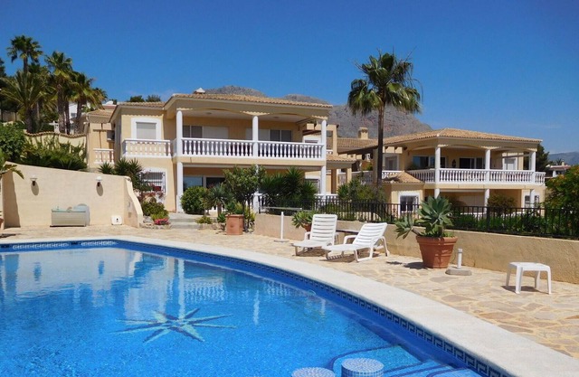 Precioso apartamento para 6 personas con piscina, WIFI, A/C, TV y patio