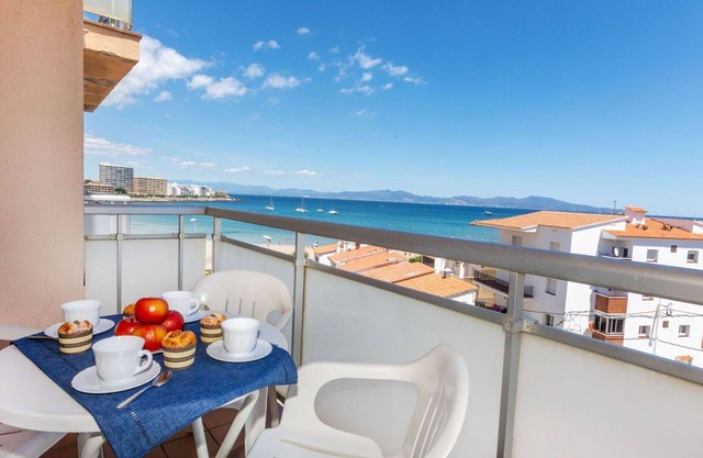 Precioso apartamento para 4 personas con A/C, WIFI, TV y balcón