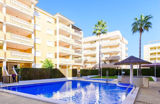 Bonito apartamento con piscina, WIFI, TV, terraza, mascotas permitida y aparcamiento