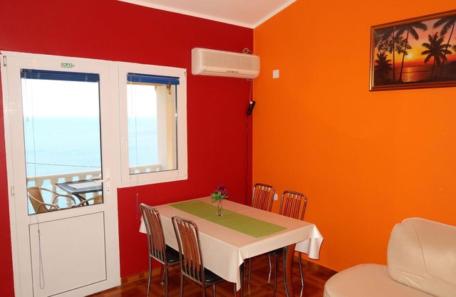 Acogedor apartamento para 2 personas con WIFI, A/C, TV, terraza y aparcamiento