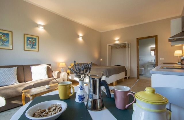 Bonito apartamento para 2 personas con A/C, piscina, WIFI, mascotas permitida y aparcamiento