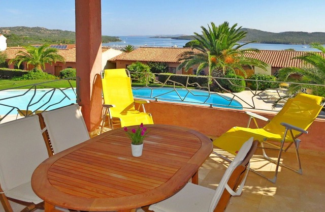 Lovely apartment for 4 guests with pool, WIFI, A/C, terrace, pets allowed and parking