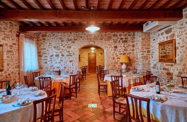 Hermoso apartamento con WIFI, piscina, TV, mascotas permitida y aparcamiento, cerca de Spoleto