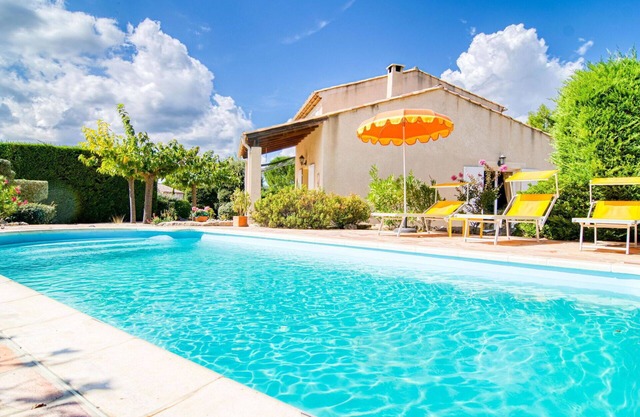 Precioso apartamento para 8 personas con piscina privada, WIFI, TV, terraza y aparcamiento