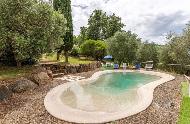 Hermoso apartamento en villa con WIFI, piscina, A/C, TV, terraza, vista panorámica, aparcamiento
