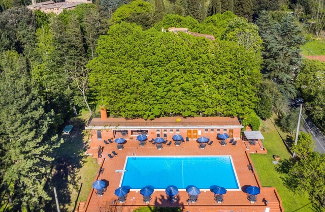 Acogedor apartamento en villa con WIFI, piscina, TV, terraza, mascotas permitida y aparcamiento