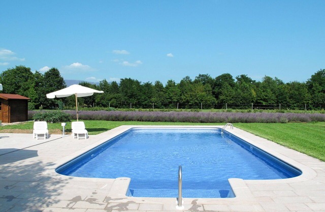 Acogedor apartamento en villa para 4 personas con piscina, WIFI, A/C, TV, terraza y aparcamiento
