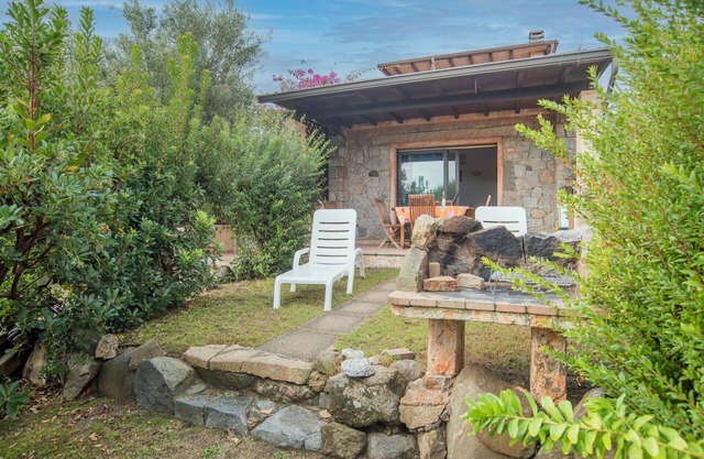 Bonito apartamento en villa con A/C, TV, terraza, mascotas permitida y aparcamiento