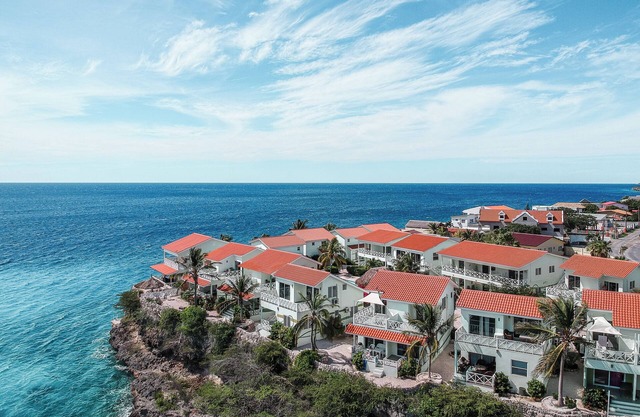 Lovely apartment in resort close to beach. Beautiful bay. Swimming pool.