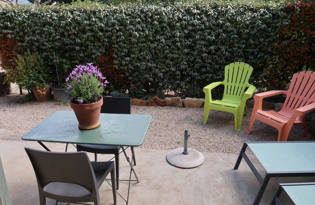 Bonito apartamento en villa para 2 personas con WIFI, TV, patio y aparcamiento