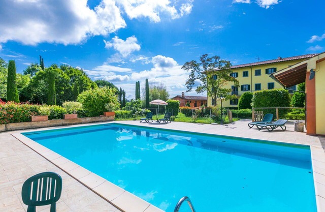 Apartamento en villa con piscina privada, A/C, jacuzzi, WIFI, TV, aparcamiento