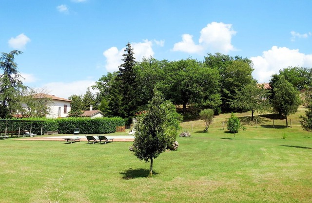 Precioso apartamento en villa con piscina, WIFI, patio, mascotas permitida y aparcamiento