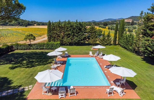 Acogedor apartamento en villa para 6 personas con piscina, A/C, WIFI, TV, patio y aparcamiento