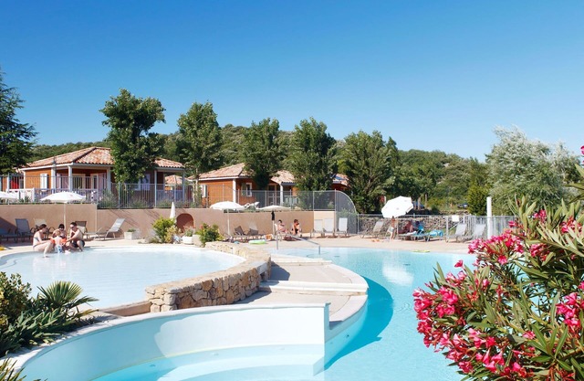 Precioso apartamento en villa con WIFI, A/C, bañera de hidromasaje, piscina, terraza, aparcamiento