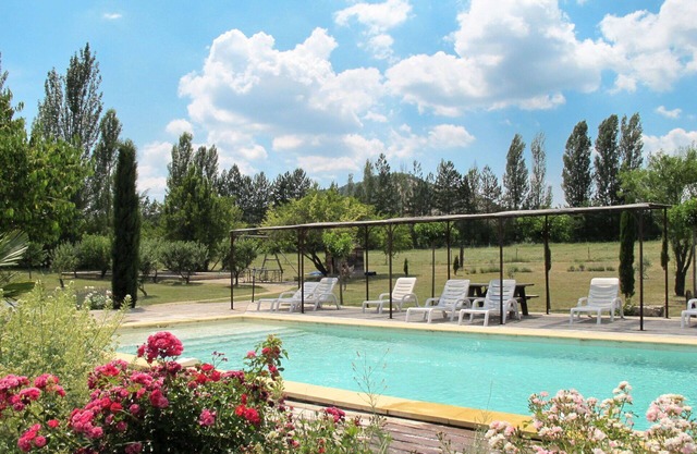 Apartamento en villa con WIFI, piscina, patio, mascotas permitida, vista panorámica, aparcamiento