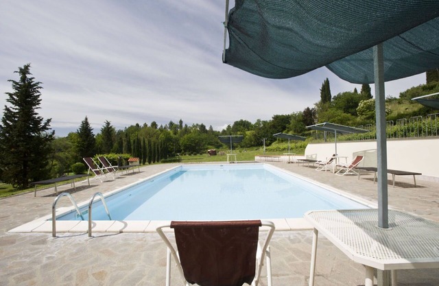 Acogedor apartamento en villa con piscina, WIFI, patio, mascotas permitida y aparcamiento