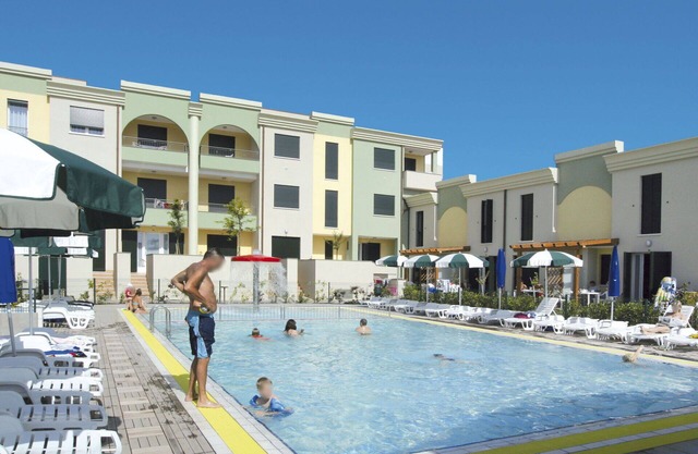 Precioso apartamento en villa para 6 personas con WIFI, A/C, piscina, TV, terraza y aparcamiento