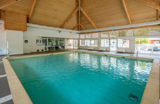 Acogedor apartamento en villa con internet, piscina, TV, terraza, mascotas permitida y aparcamiento