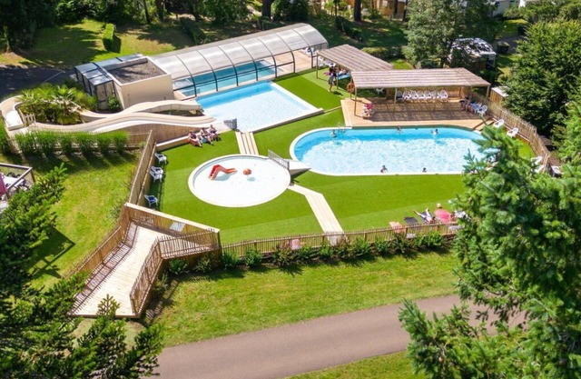 Apartamento en villa con A/C, jacuzzi, WIFI, piscina, TV, terraza, mascotas permitida, aparcamiento