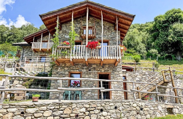 Precioso apartamento en villa para 4 personas con WIFI, TV, patio, mascotas permitida y aparcamiento
