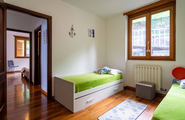 Acogedor apartamento en villa con WIFI, TV, balcón, mascotas permitida y aparcamiento