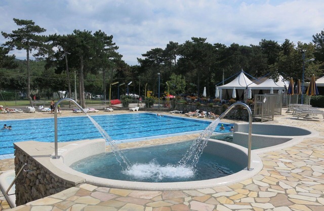 Hermoso apartamento en villa para 4 personas con piscina, A/C, WIFI, TV, terraza y aparcamiento