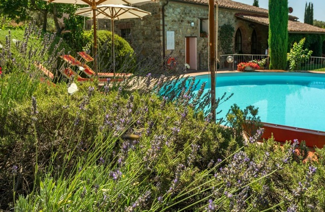 Precioso apartamento en villa con WIFI, piscina, A/C, patio, vista panorámica, aparcamiento
