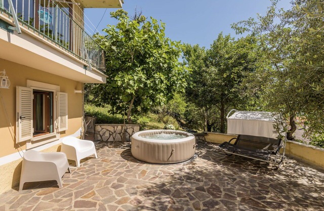 Bonito apartamento con WIFI, jacuzzi, TV, terraza, vista panorámica, aparcamiento