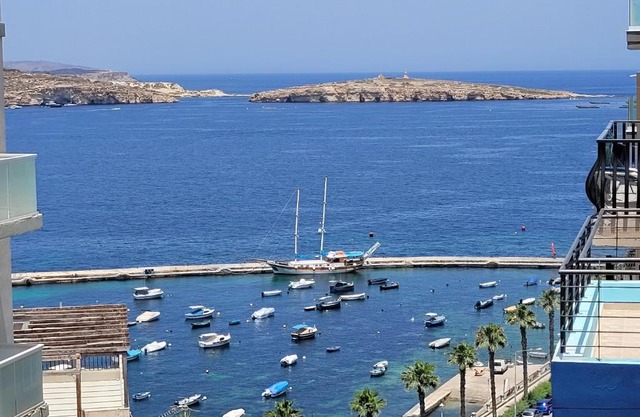Lovely Apartment with Side Sea View