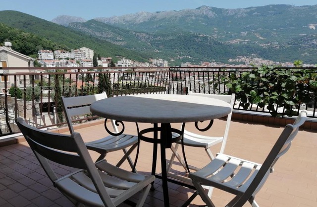 Lovely apartment with big terrace in Budva