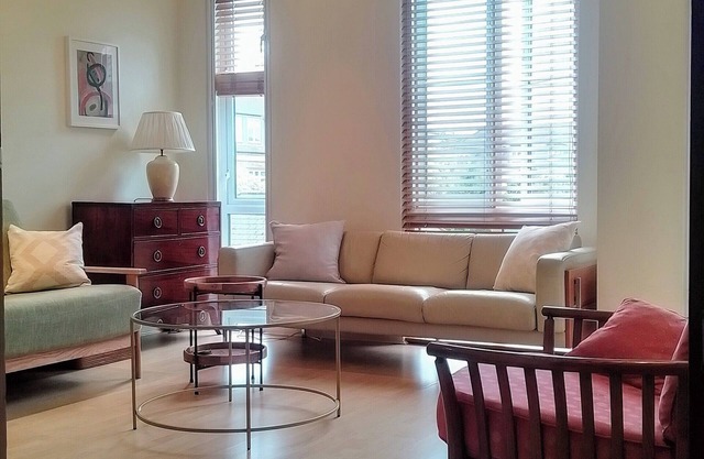 Lovely apartment with underground parking + balcony in Kew, Richmond London