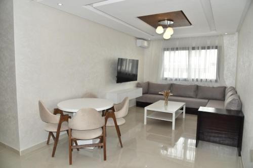 Lovely Apartment With Pool & Gym